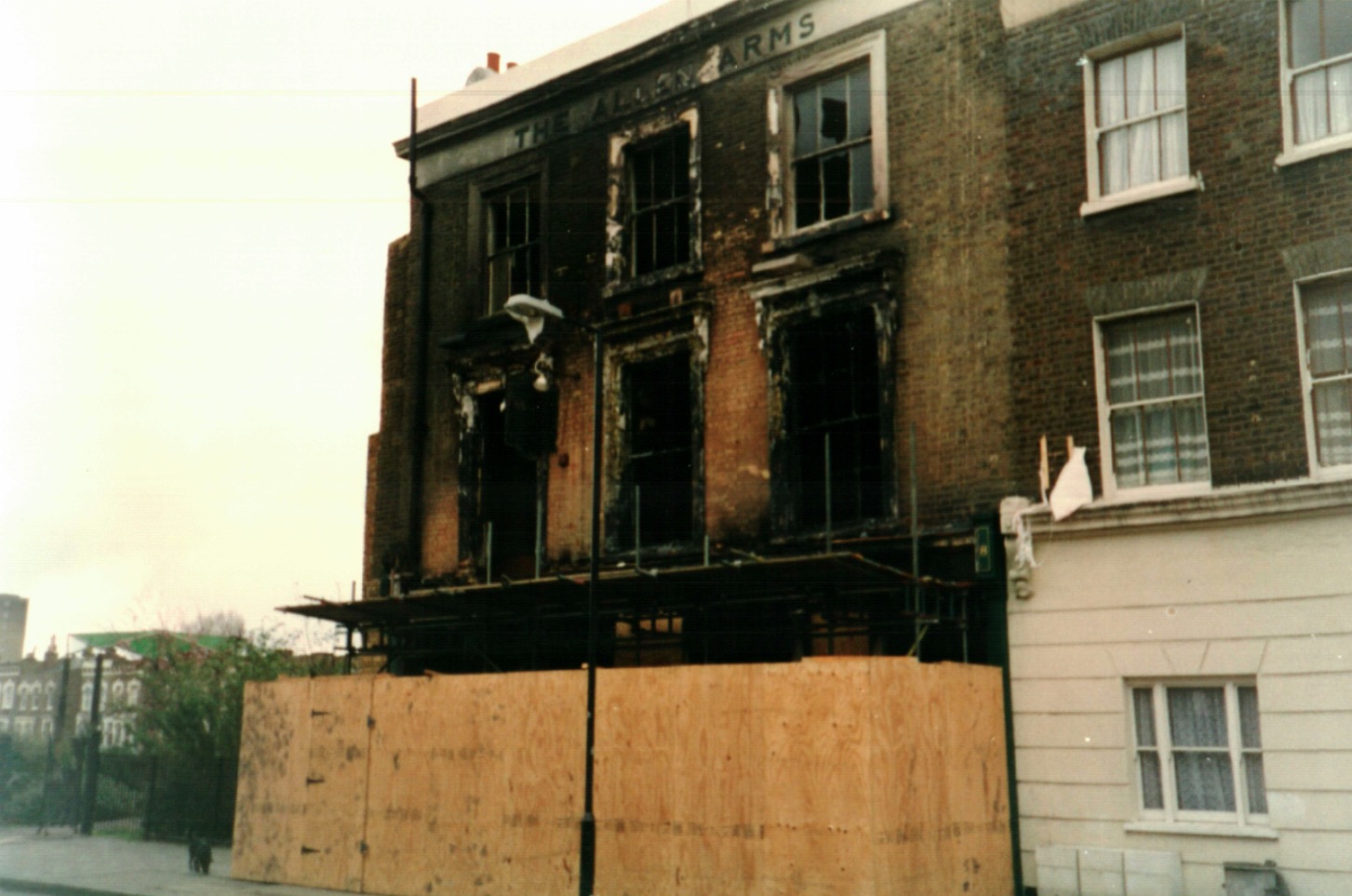 1993 - The Allen Arms pub, Allen Road, Stoke Newington,