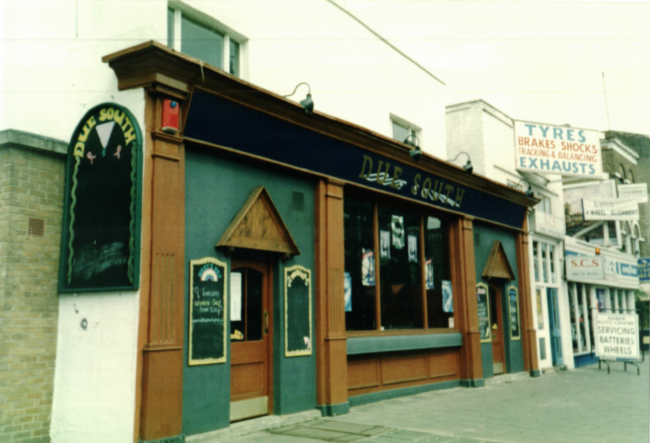 1996 - The Due South pub (formerly The Victoria), 35 Stoke Newington High St next to the police station.